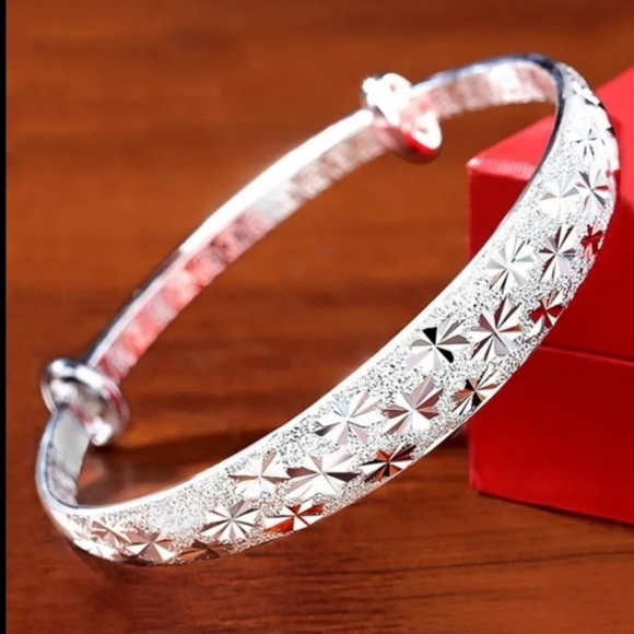 Jewelry - Elegant Silver Bracelet